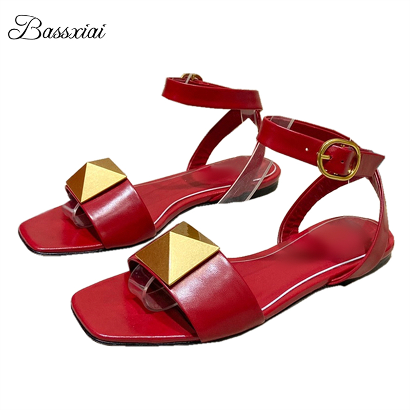 Big Rivet Buckle Decor Sandals - огляд і ціна Women'S Shoes Big Feet