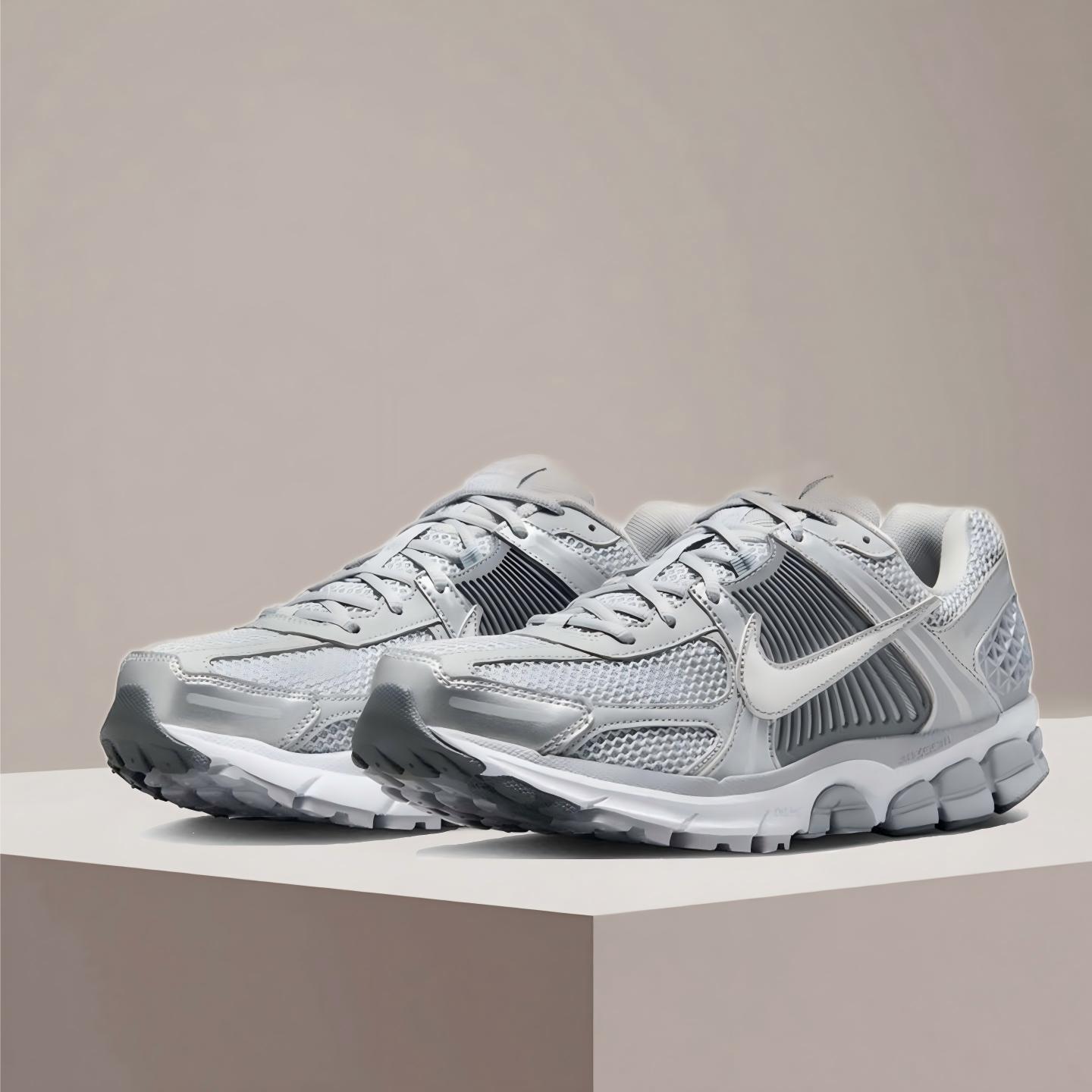 Nike Zoom Vomero 5 Yankees Run - огляд і ціна Women Shoes Running Nike