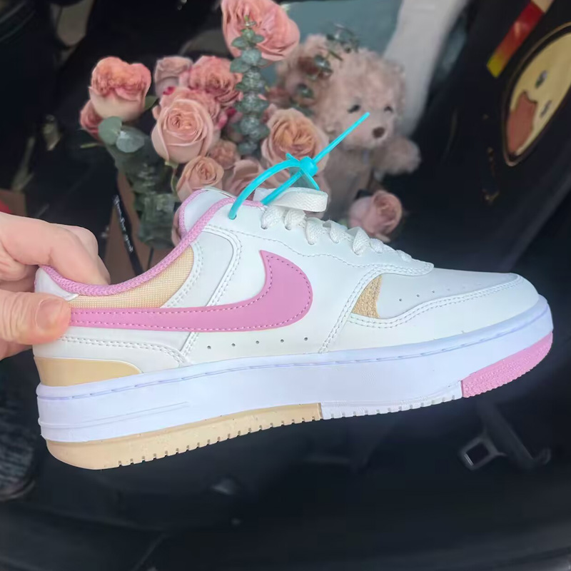 Nike Women White Pink Low Top  - огляд і ціна Women Shoes Running Nike